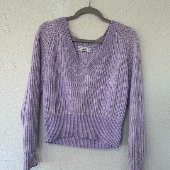 Cozy Urban Outfitters Lilac V-Neck Chunky Sweater, Slightly Cropped, Oversized - Picture 5 of 5